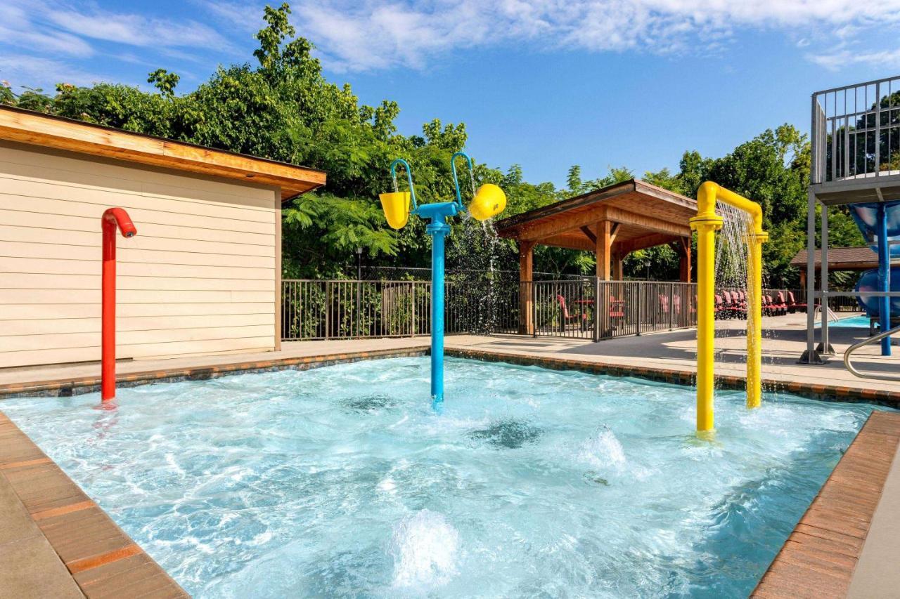 Howard Johnson By Wyndham Pigeon Forge Ngoại thất bức ảnh
